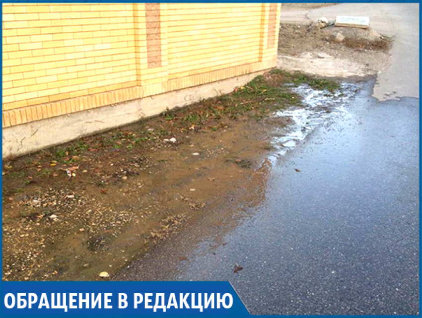 Равнодушная реакция коммунальщиков на бегущие по улице реки воды вызвала негодование жителей Ставрополья