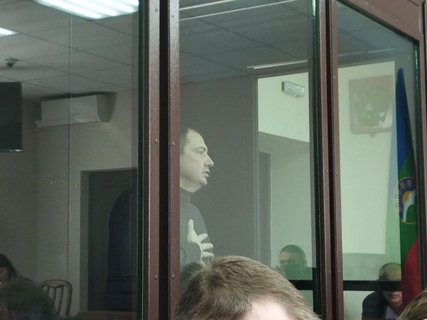 Суд Черкесска огласил показания 55 свидетелей по делу экс-главы ГИБДД Ставрополья Сафонова 
