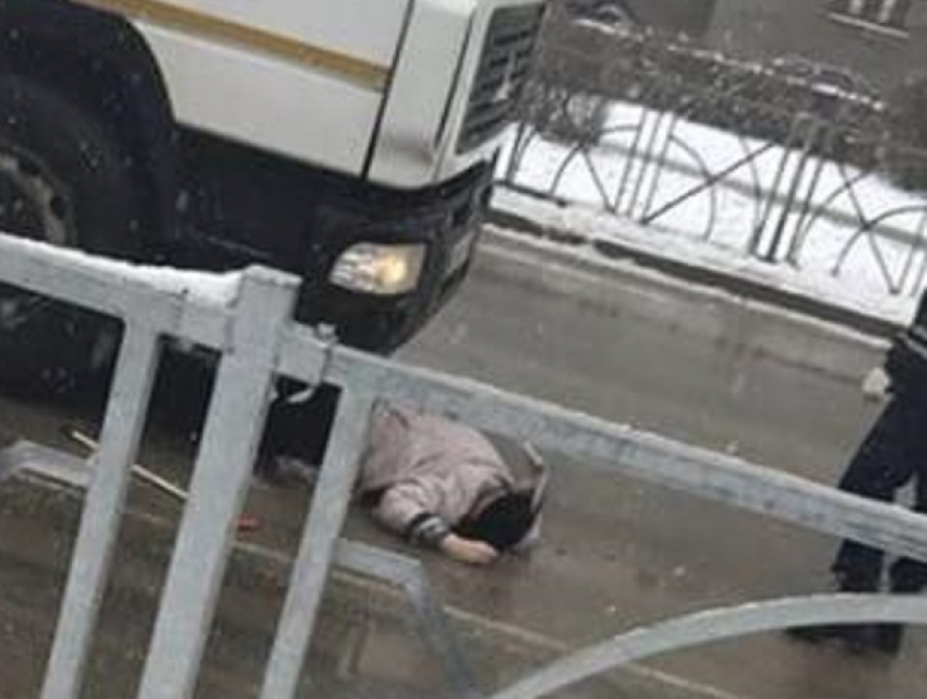Переходившую в неположенном месте женщину сбил насмерть большегруз в Ставрополе