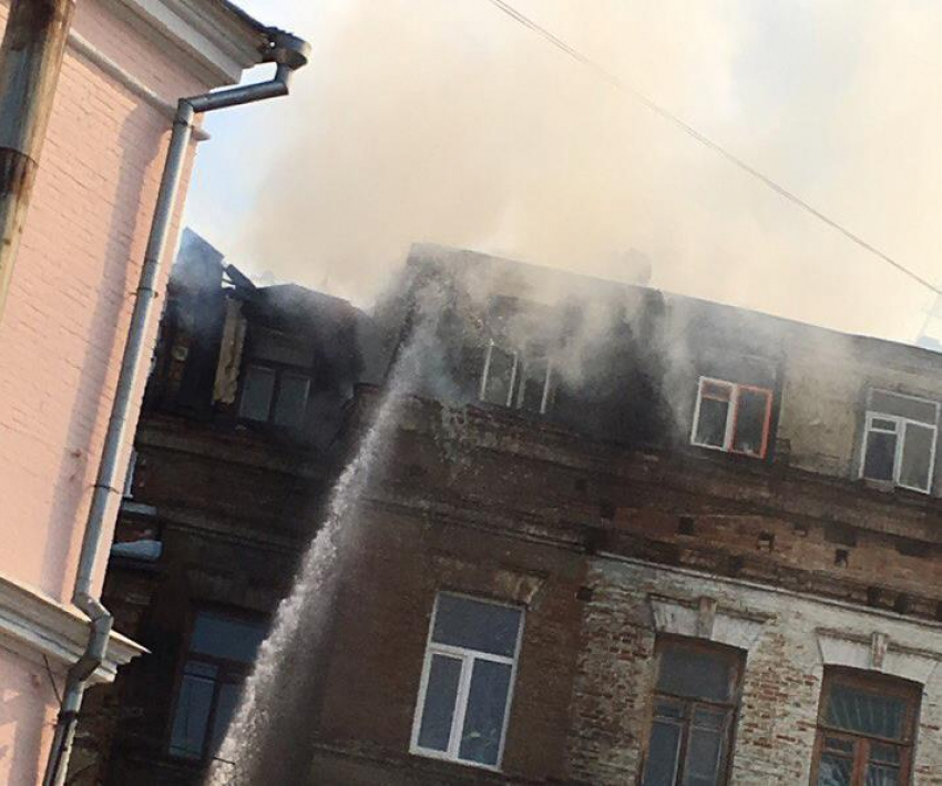 Жилой дом с библиотекой вспыхнул в Кисловодске 