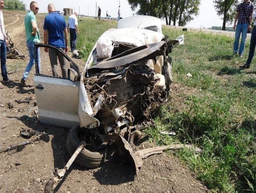 В страшном столкновении с грузовиком погиб молодой водитель «Фольксвагена» на Ставрополье