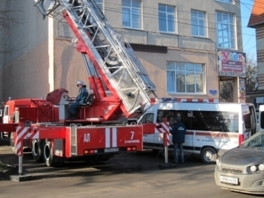 Пожарные с трудом потушили горящую семиэтажку в Ставрополе 