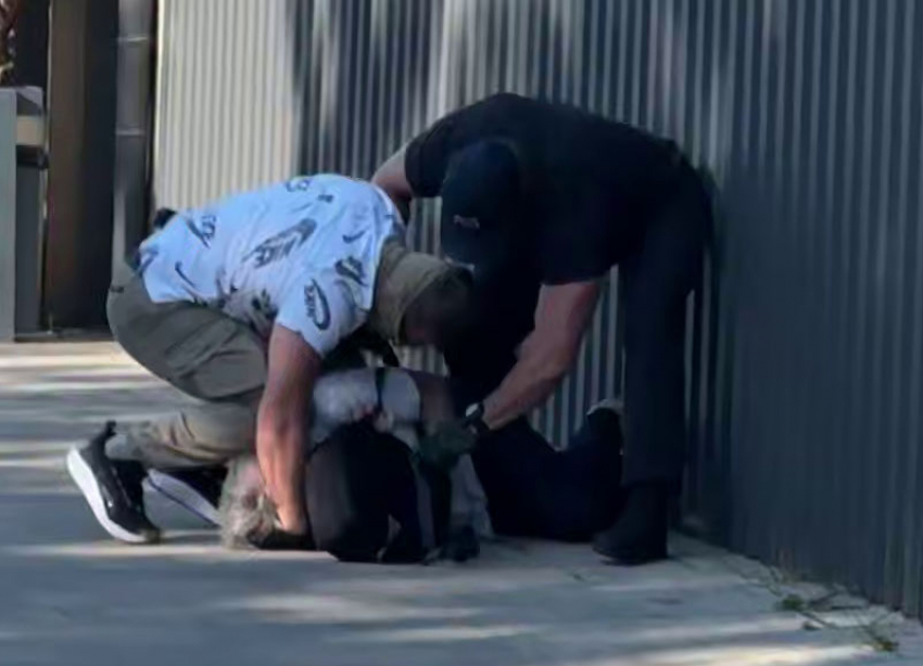 Передавал данные об объектах Ставрополья: задержание жителя Краснодара за госизмену попало на видео 