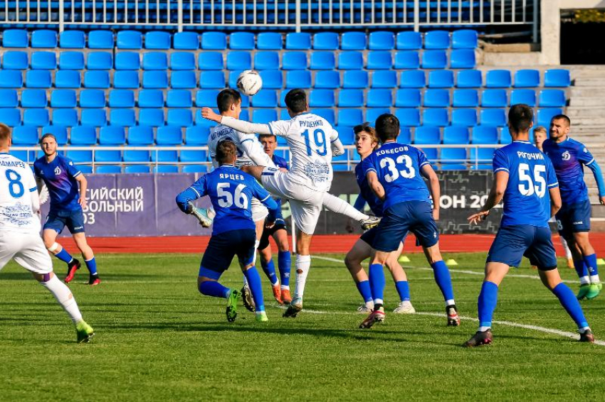 Футболисты ставропольского «Динамо» в третий раз за сезон уступили «черным морякам» из Новороссийска