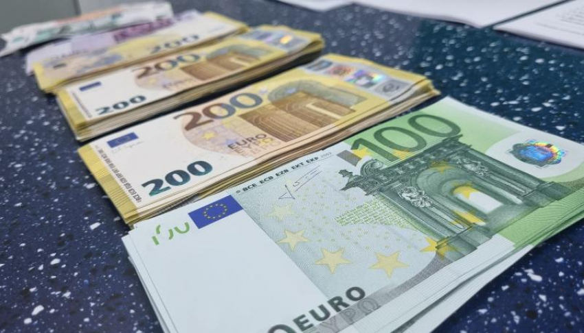 Россиянин пытался нелегально вывезти более 30 тысяч евро из Минвод в Анталью 