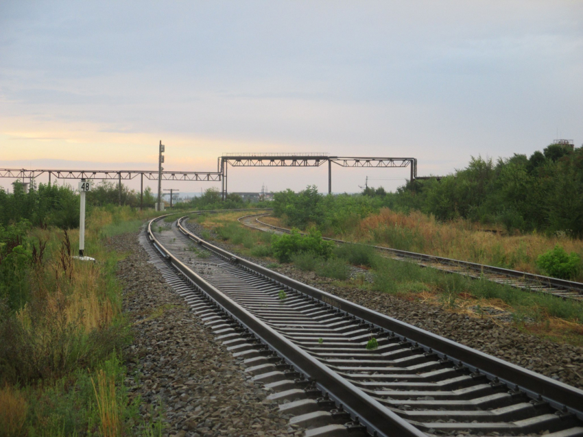 Мужчина попал под поезд и погиб на Ставрополье