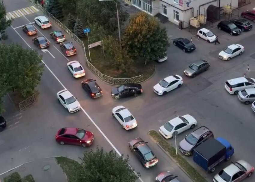 Новая разметка ограничила повороты на Рогожникова и Тухачевского в Ставрополе