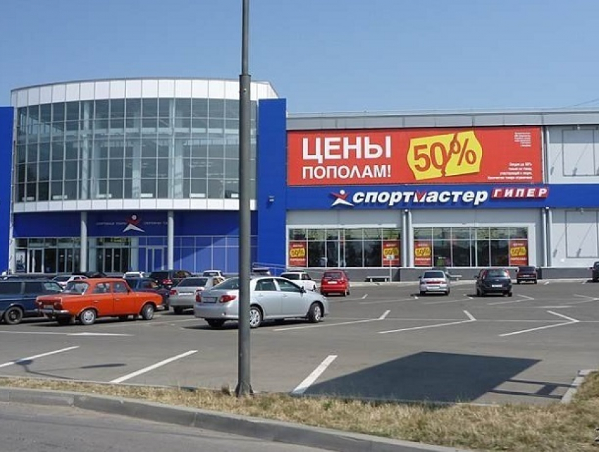 Силовики оцепили здание «Спортмастера» в Ставрополе, - очевидцы 