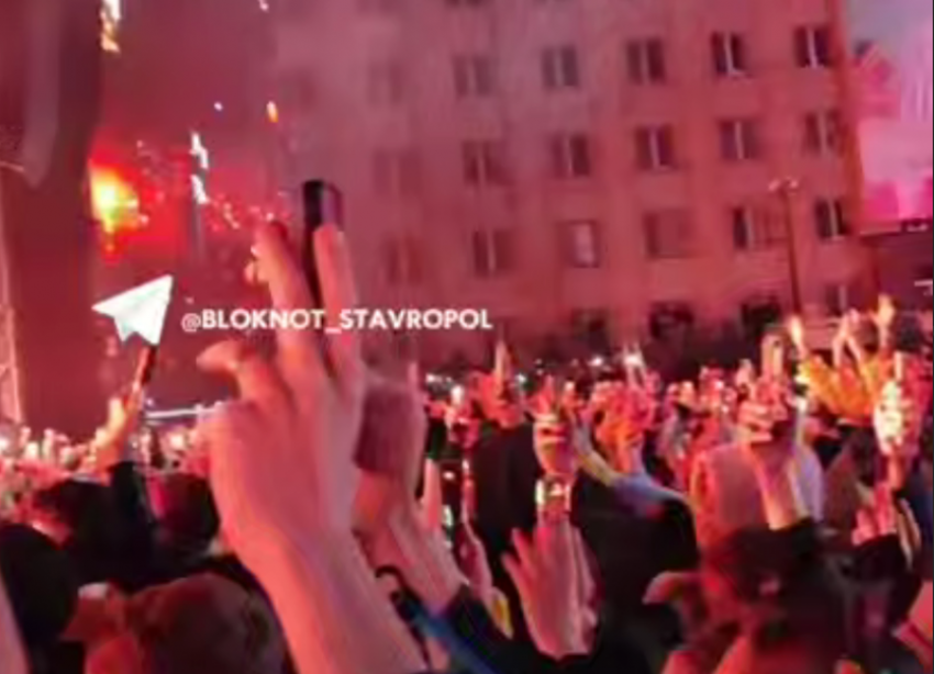 «Боже, Спартак храни»: сотни ставропольских мужчин перепели легендарный хит MaкSим и попали на видео  