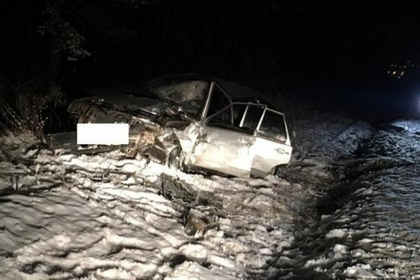 «Тойота-Хайлендер» врезалась во встречный ВАЗ около Кисловодска