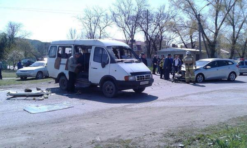 В аварии в Зеленокумске пострадали три пассажира маршрутки