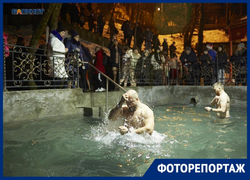 Окунуться за здравие воинов: почему жители Ставрополя пришли к купели в ночь на Крещение 