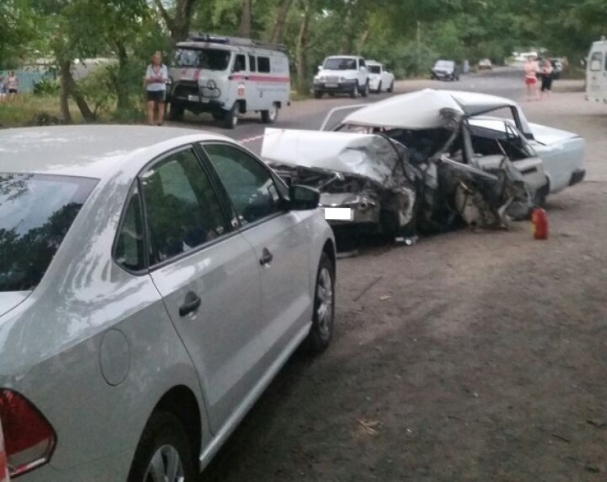 Три автомобиля столкнулись в Пятигорске: погибли двое