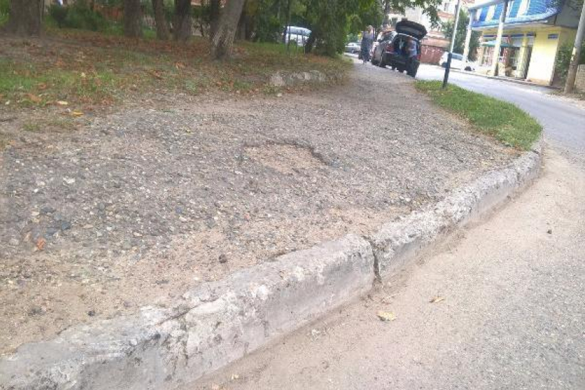 Проект минстроя СК оставил пенсионеров без тротуара