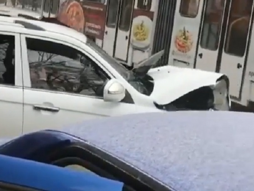 Сразу три автомобиля столкнулись в серьезном ДТП в Пятигорске