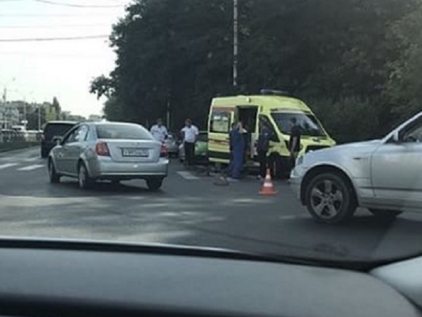 На одной из самых оживленных улиц Ставрополя сбили велосипедиста