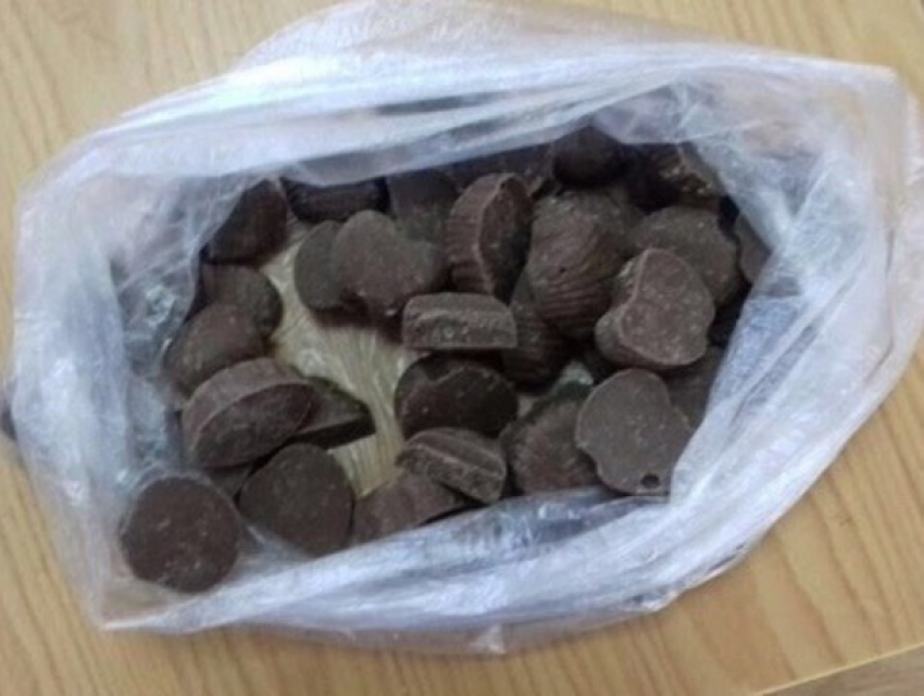Полкило шоколадных конфет с наркотиком пытались передать заключенному на Ставрополье