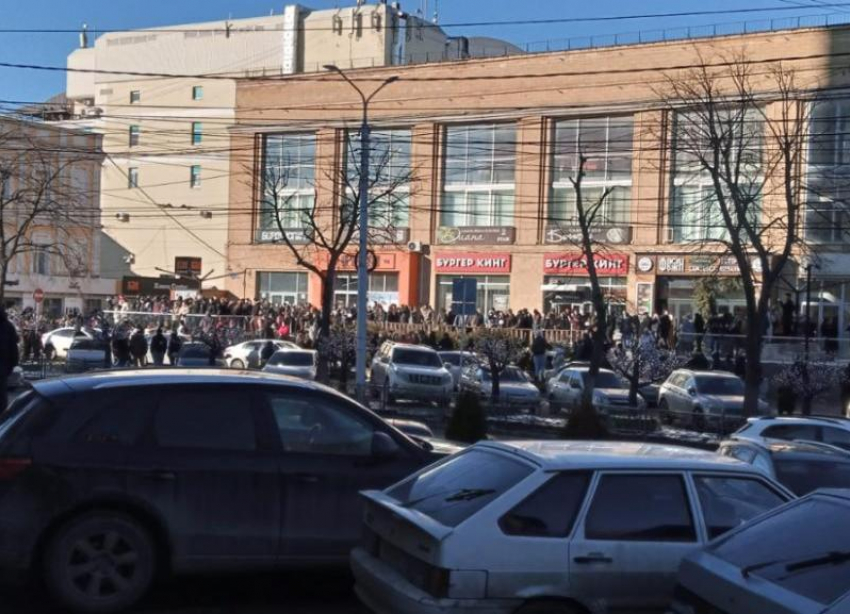 Несанкционированный митинг в Ставрополе сменил место дислокации