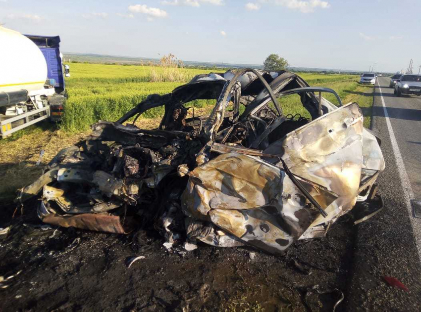 Двое ставропольчан погибли в ДТП с грузовиком 