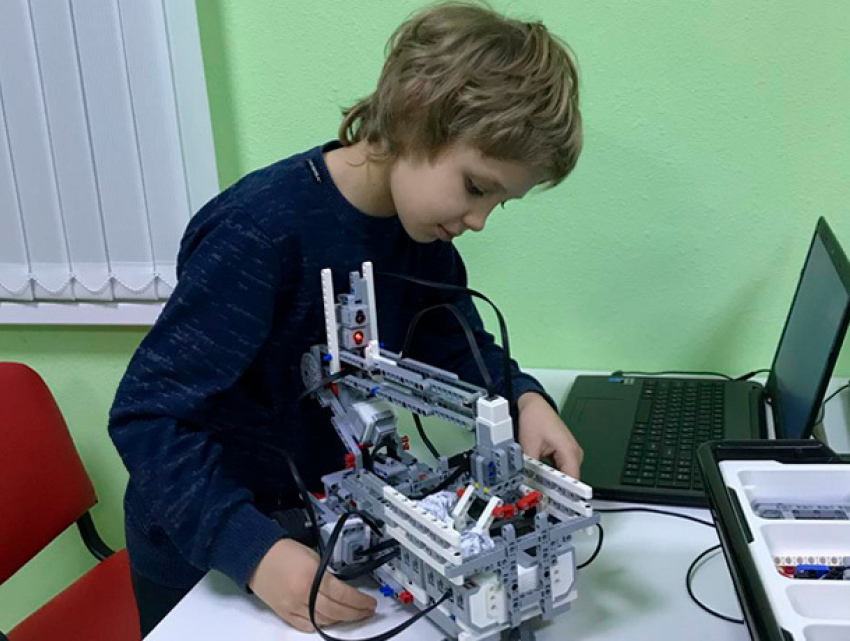 Юный изобретатель собрал робота-уборщика в Железноводске