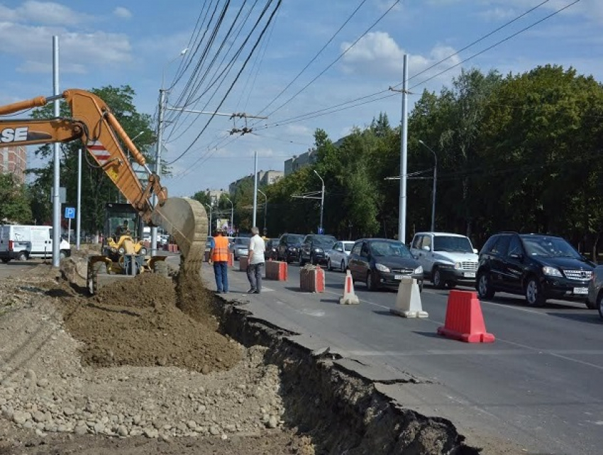 На 5 баллов из 10 оценили состояние дорог и парковок жители Ставрополя