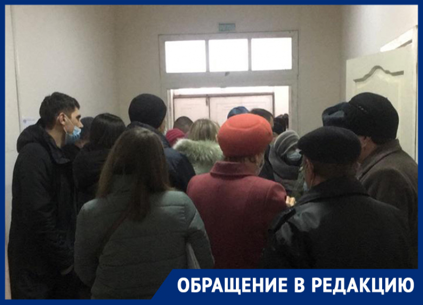 В Михайловске посетителям пришлось толпиться в офисе Межрегионгаза