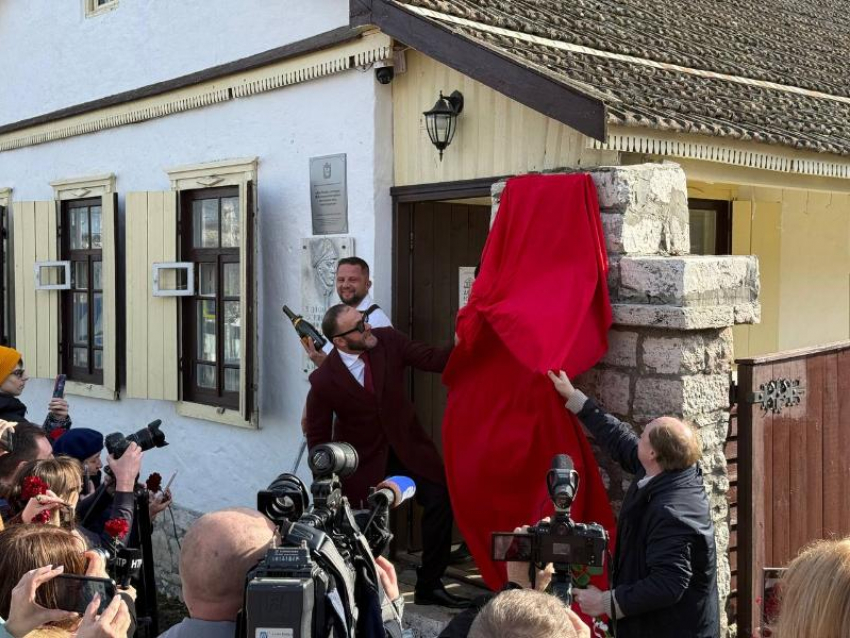 Открытие мемориальной доски в честь визита Льва Толстого в кофейню Иоганна Рошке прошло в Иноземцево