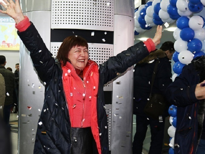 Грандиозное торжество устроили для вылетавшей в Москву пермячки в аэропорту Минвод
