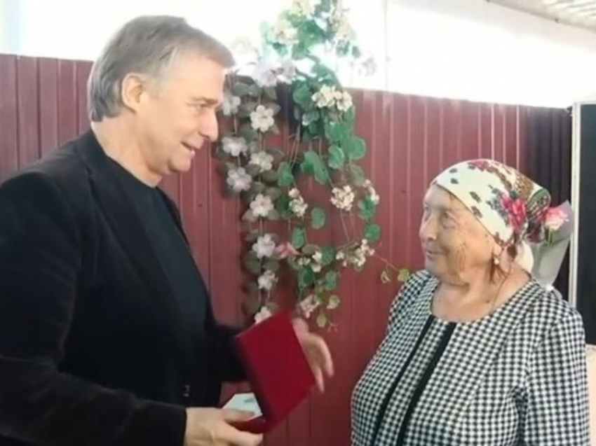 Медаль «За сохранение семейных ценностей» вручили семье из Шпаковского округа