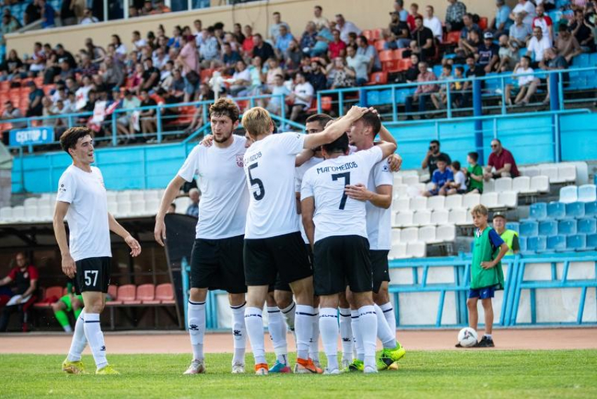 «Машук» стремится в «серебро»: пятигорские футболисты полны решимости отправиться на повышение 