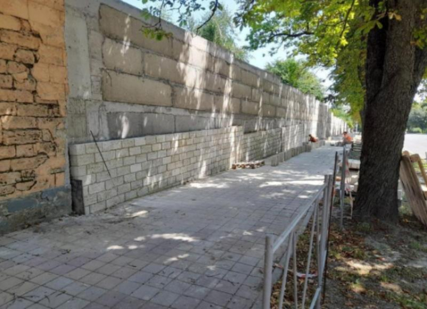 К подпорной стене на Крепостной горе в Ставрополе вернутся в конце 2023 года