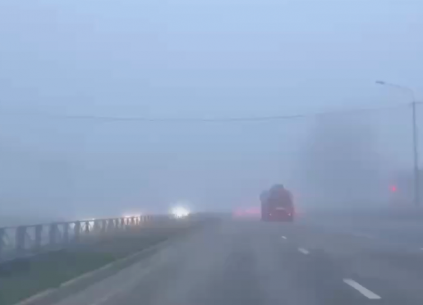 Туман и порывистый ветер усложнили жизнь ставропольским автомобилистам
