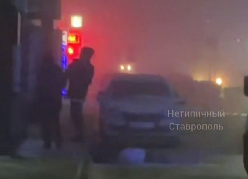 Человек выпал из окна на юге Ставрополя и погиб