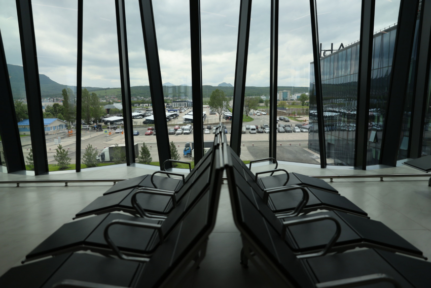 Сразу 11 рейсов задерживаются: обстановка в аэропорту Минеральных Вод 10 апреля