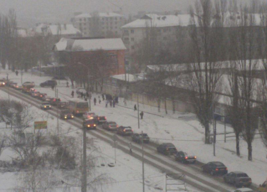 Дорогущее такси, 8-балльные пробки и лед на дорогах застали врасплох жителей Ставрополя 