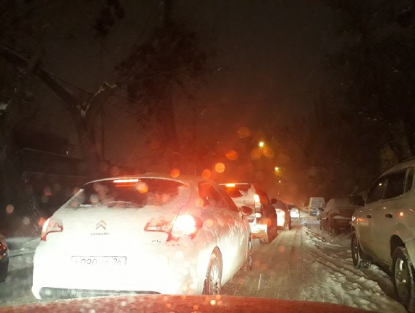 Чудовищные пробки парализовали центр Ставрополя 