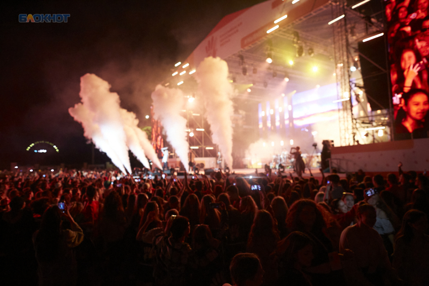 Почти за 4 миллиона подготовят сцену, свет и звук для майских праздников в Ставрополе