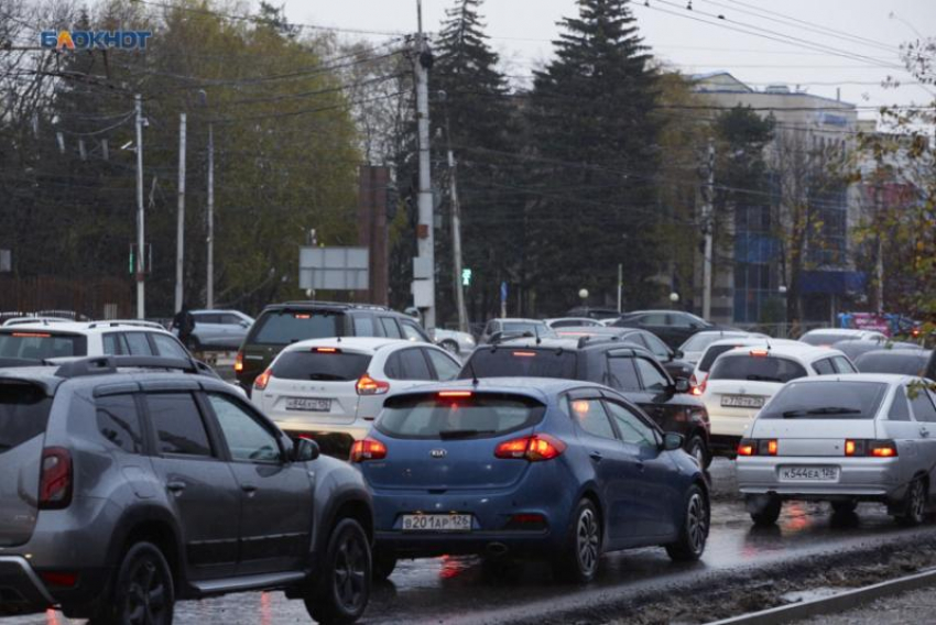 Карательные меры применяют ставропольские власти к нелегальным парковщикам возле больницы на Семашко