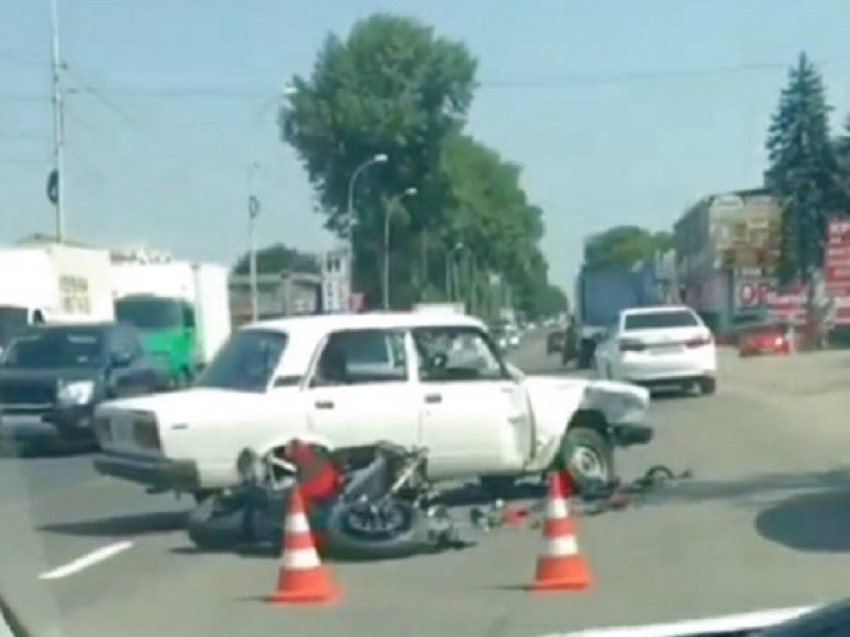 Мотоциклист разбился насмерть в жутком столкновении с ВАЗом на Ставрополье