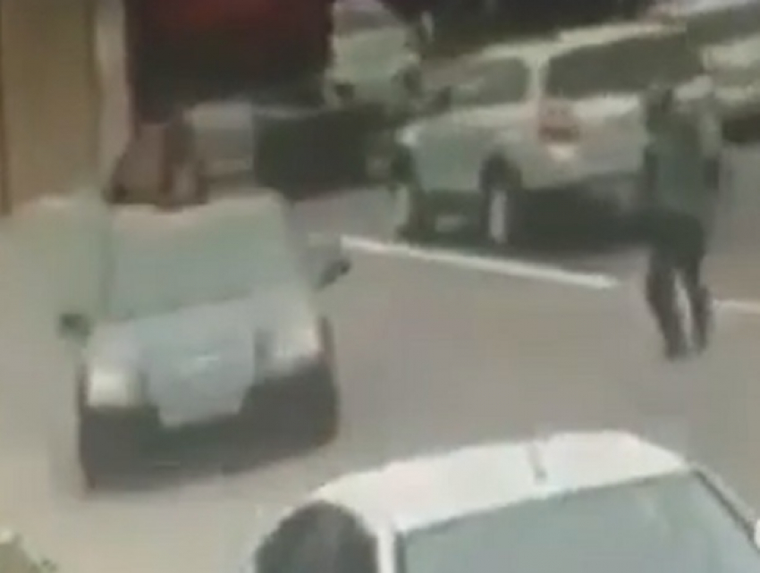 "Неужели виноват пешеход?": курьезная авария вызвала ярость у автомобилистов Ставрополья