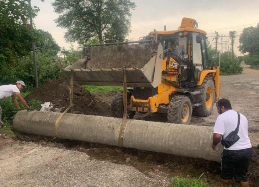 Дорогу в шести населенных пунктах начали ремонтировать в Кировском городском округе 