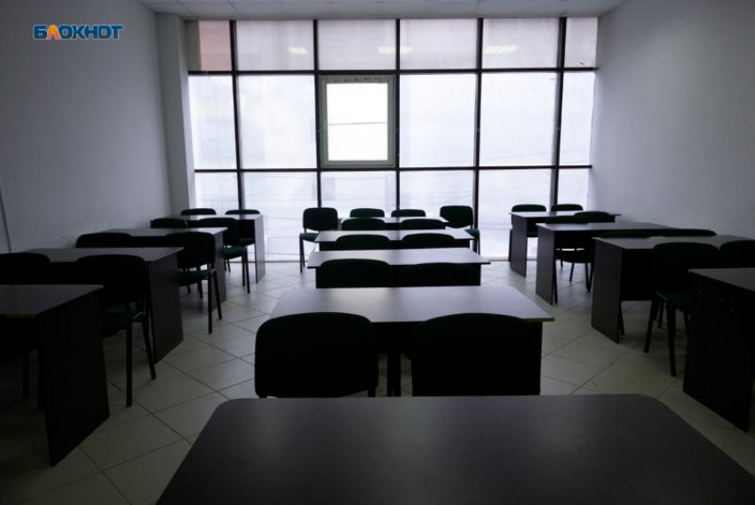 Более 42 тысяч рублей получали учителя Ставрополья в 2025-м году