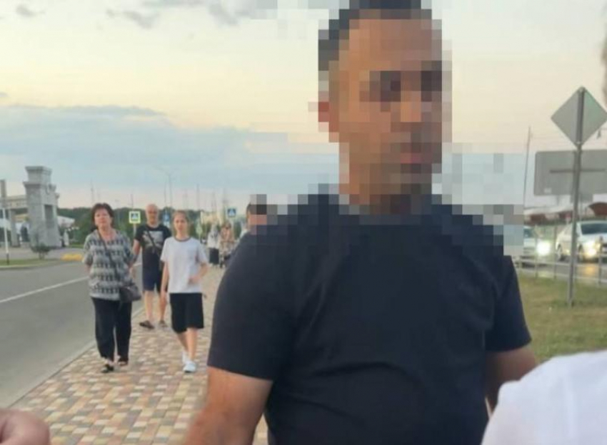 Трогавшего за интимные места девушку мигранта в Ставрополе выдворят из России