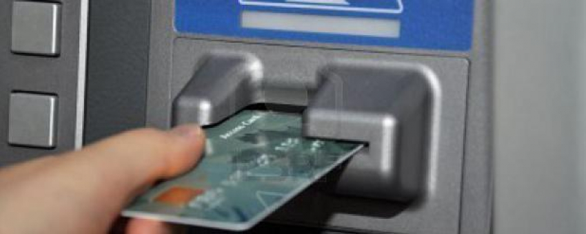 Житель Георгиевского района тайно пользовался банковской картой подруги