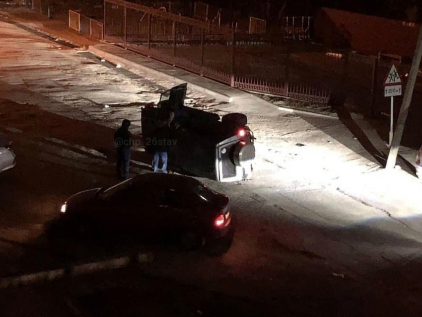 Автомобиль в Ставрополе «сдуло» ветром