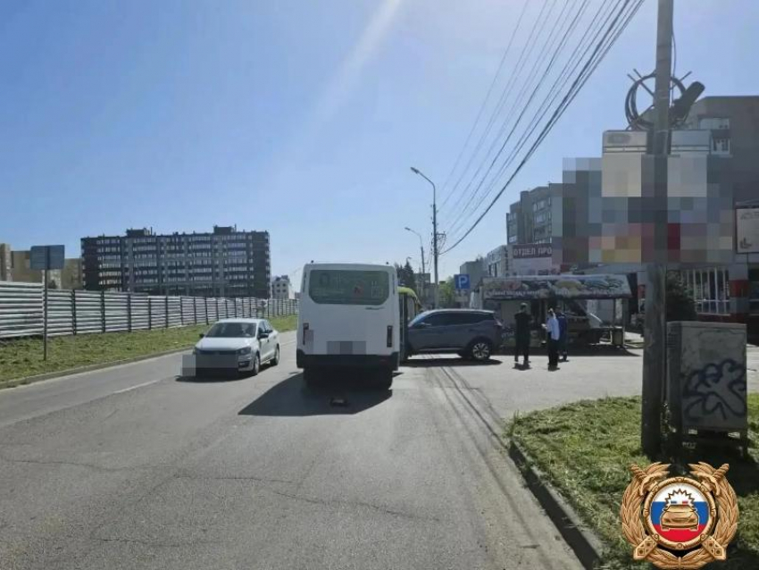 Школьница повредила лицо в ДТП с маршруткой в Ставрополе