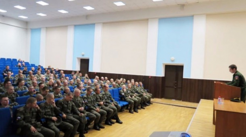 Военная прокуратура Ставрополья проводит встречи для предупреждения экстремизма среди военных