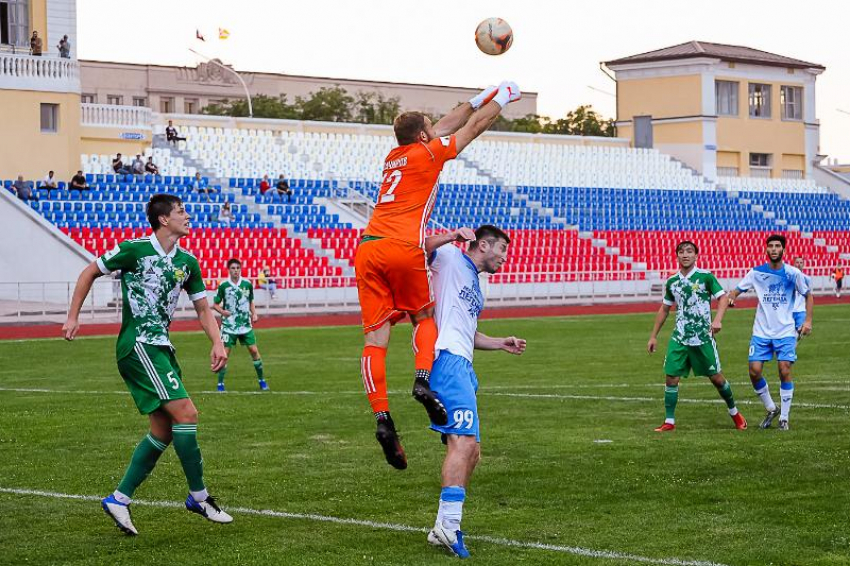 «Торпедо» осталось на вершине в «серебре»: подводим итоги 6 тура чемпионата Ставрополья по футболу 