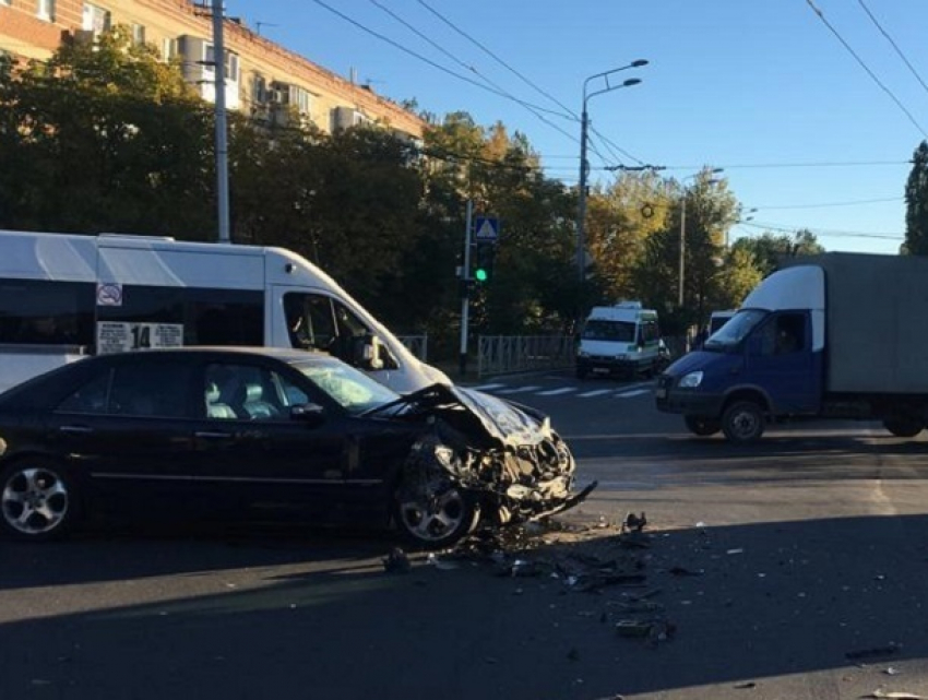 Мать с ребенком находились в перевернувшейся в ДТП с «Мерседесом» «скорой» в Ставрополе 