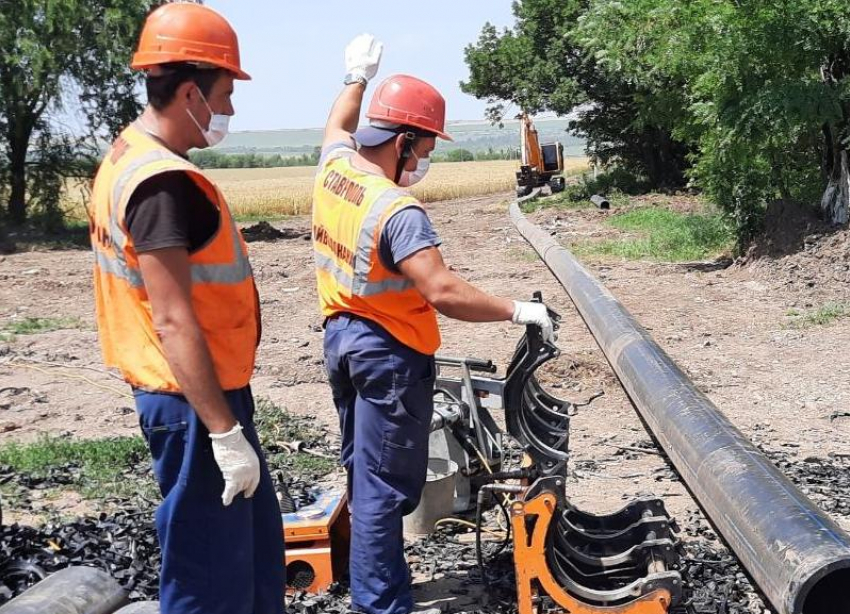 Бригады Ставрополькрайводоканала заменили часть аварийного участка водной магистрали на Бешпагир